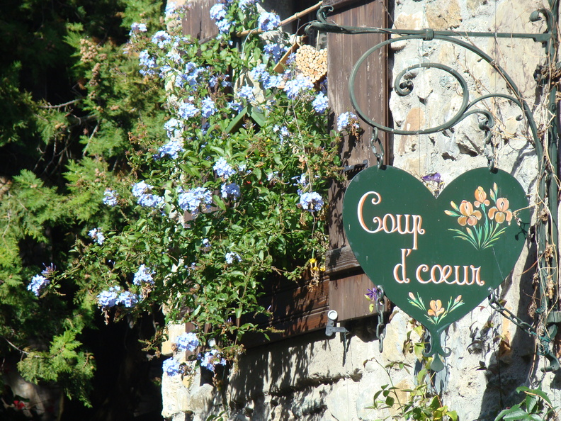 2008 10-Small Shop in Yvoire France.jpg